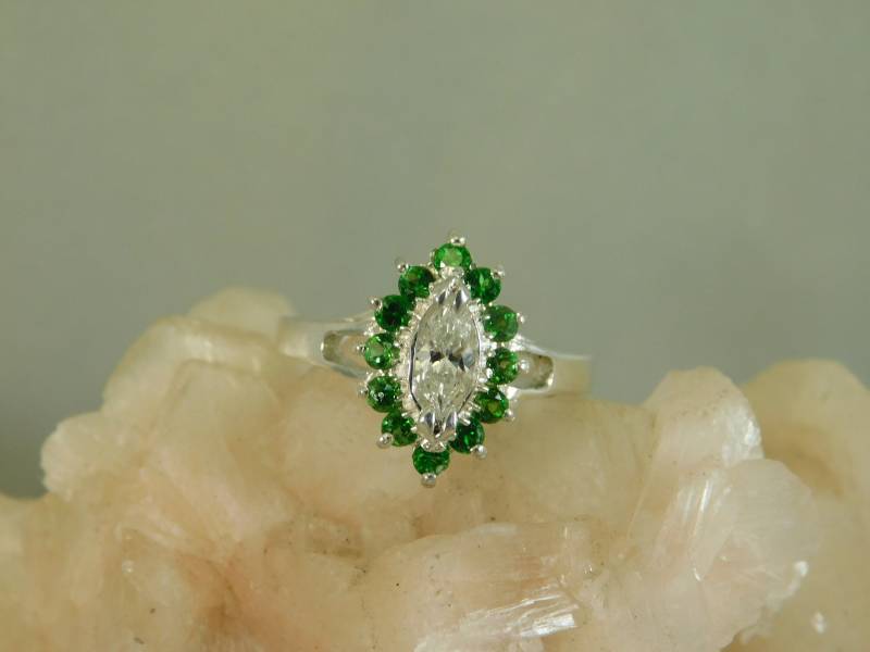 0.27 Ct. Marquise Diamant Und Chrom Diopside Ring Sterling Splitter 0.27 Ct. Marquise Diamant Und Chrom Diopside Ring Sterling Splitter von TheMasterJeweler