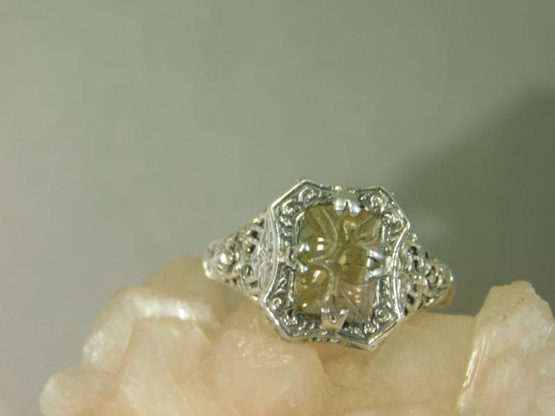 1.07 Ct. Smaragd Schliff Handgeschnitzt Gelb Turmalin Ring Art Deco Stil Filigran Sterling Silber von TheMasterJeweler