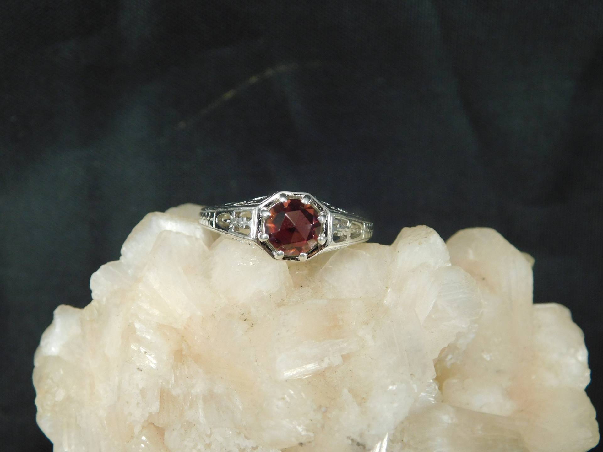 1.10 Ct. Runder Rosenschliff Granat Ring Art Deco Stil Sterling Silber von TheMasterJeweler