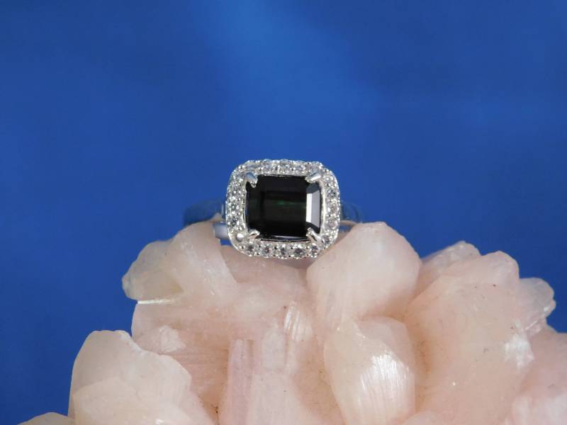 1.37 Ct. Smaragdschliff Grüner Turmalin Und Weißer Topas Halo Stil Ring Sterling Silber von TheMasterJeweler
