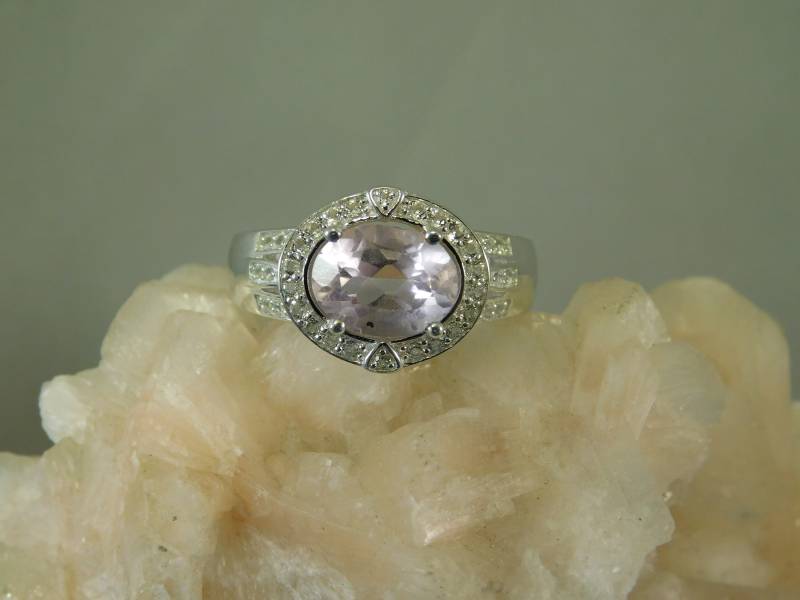 1.78 Ct. Ovaler Kunzit Und Weißer Topas Ring Hochglanz Sterling Silber 1.78 Ct. Ovaler Kunzit Und Weißer Topas Ring Hochglanz Sterling Silber von TheMasterJeweler