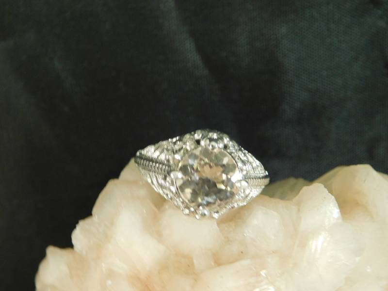 1.93 Ct. Runder Morgnanit Ring Floral Sterling Silber 1.93 Ct. Runder Morgnanit Ring Floral Sterling Silber von TheMasterJeweler