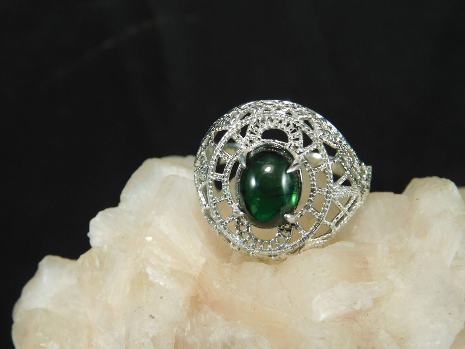 2.08 Ct. Ovaler Cabochon Turmalin Art Deco Stil Ring Sterling Silber von TheMasterJeweler