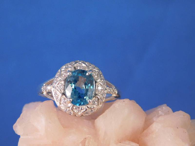 2.78 Ct. Oval Blauer Zirkon Und Weißer Topas Ring Sterling Silber 2.78 Ct. Oval Blauer Zirkon Und Weißer Topas Ring Sterling Silber von TheMasterJeweler