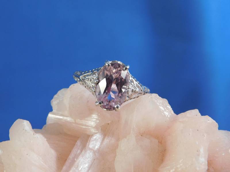 3.12 Ct. Oval Edelstein Qualität Kunzite 1920Er Jahre Stil Filigran Ring Sterling Silber 3.12 Ct. Oval Edelstein Qualität Kunzite 1920Er Jahre Stil Filigran Ring Sterling Silber von TheMasterJeweler