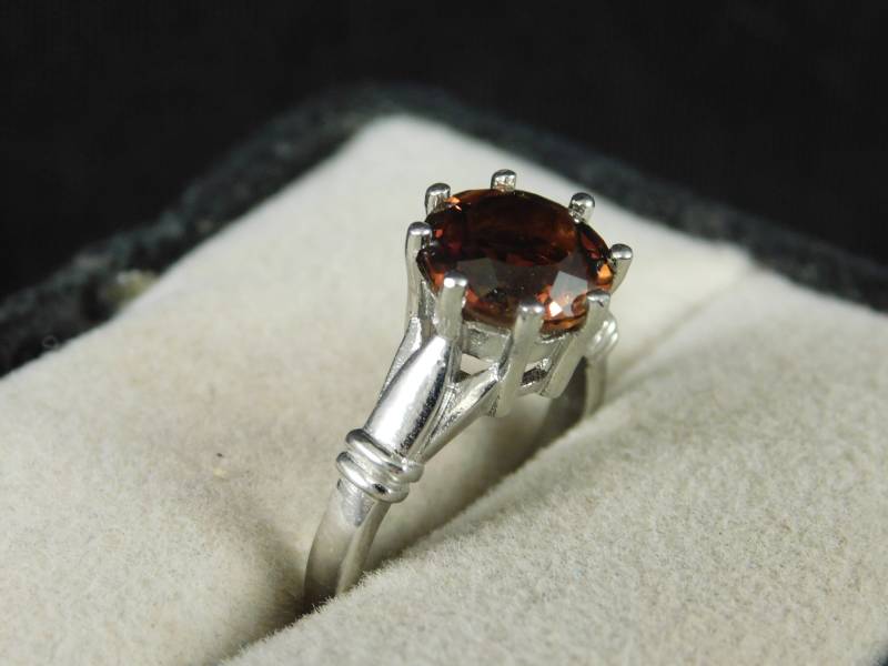 3.46 Ct. Runder Dunkelgold Brauner Topas Ring Sterling Silber 3.46 Ct. Runder Dunkelgold Brauner Topas Ring Sterling Silber von TheMasterJeweler
