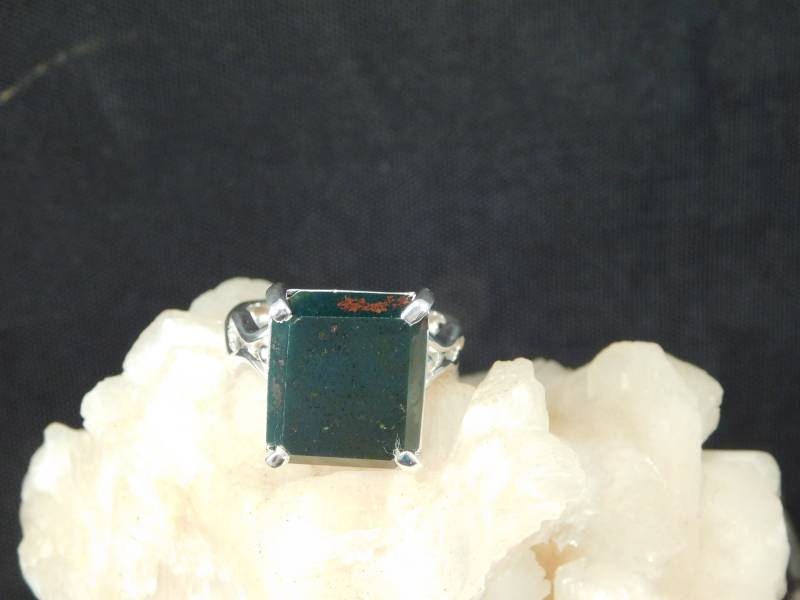 4.52 Ct. Smaragd Geschnittener Blutstein Ring Aus Sterling Silber von TheMasterJeweler