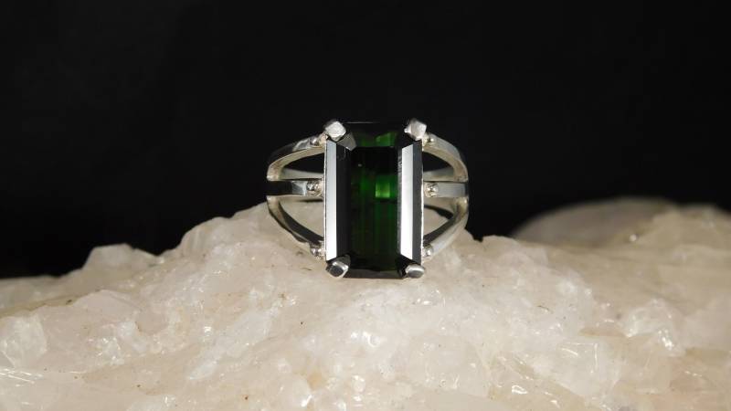 5, 12 Ct. Smaragd Geschnitten Grün Turmalin Ring Triple Split Schaft Sterling Silber 5, 12 Ct. Smaragd Geschnitten Grün Turmalin Ring Triple Split Schaft Sterling Silber von TheMasterJeweler