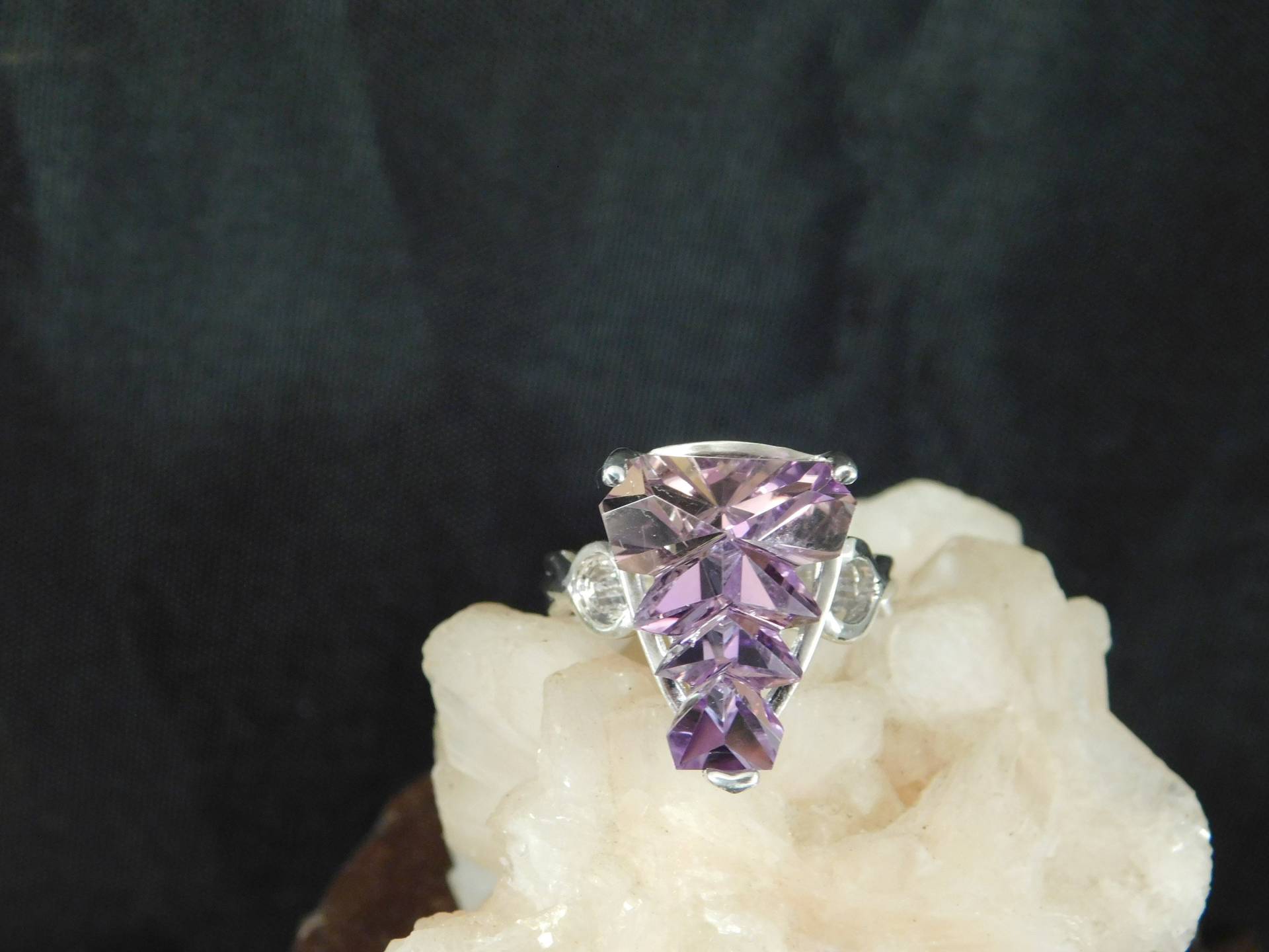 7.14 Ct. Laser Carved Amethyst Ring Trillion Solitaire Sterling Sliver von TheMasterJeweler