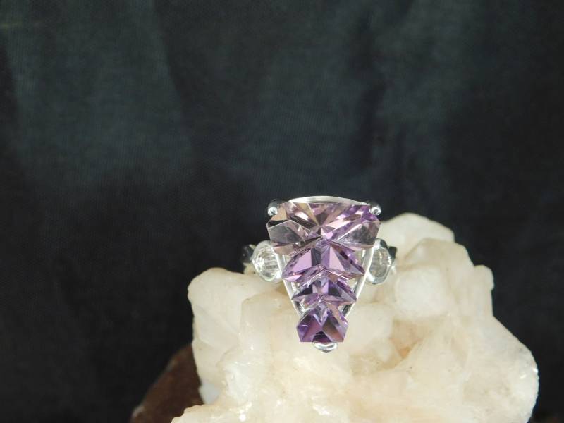 7.14 Ct. Laser Carved Amethyst Ring Trillion Solitaire Sterling Sliver von TheMasterJeweler