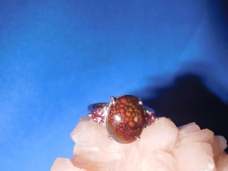 7.25 Ct. Ovaler Cabochon Feuerachat & Rosa Turmalin Drei-Stein Ring Sterling Silber von TheMasterJeweler