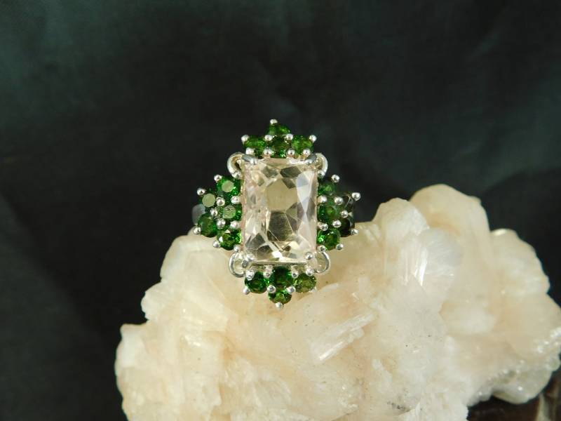 Custom 6.17 Ct. Smaragd Cut Kunzite Und Chrom Diopside Ring von TheMasterJeweler