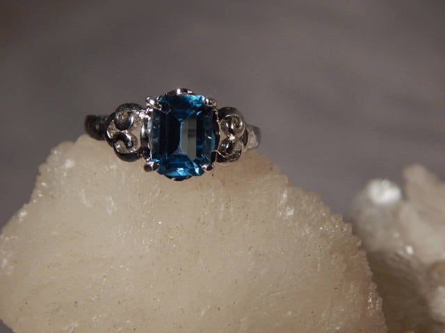 Damen 1.73 Ct.smaragdschliff Facettiert Blau Zirkon Sterling Silber Ring von TheMasterJeweler