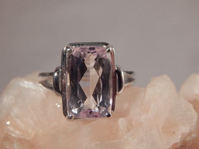 Damen 6.38 Ct. Kissen Facettiert Kunzit Sterling Silber Ring von TheMasterJeweler