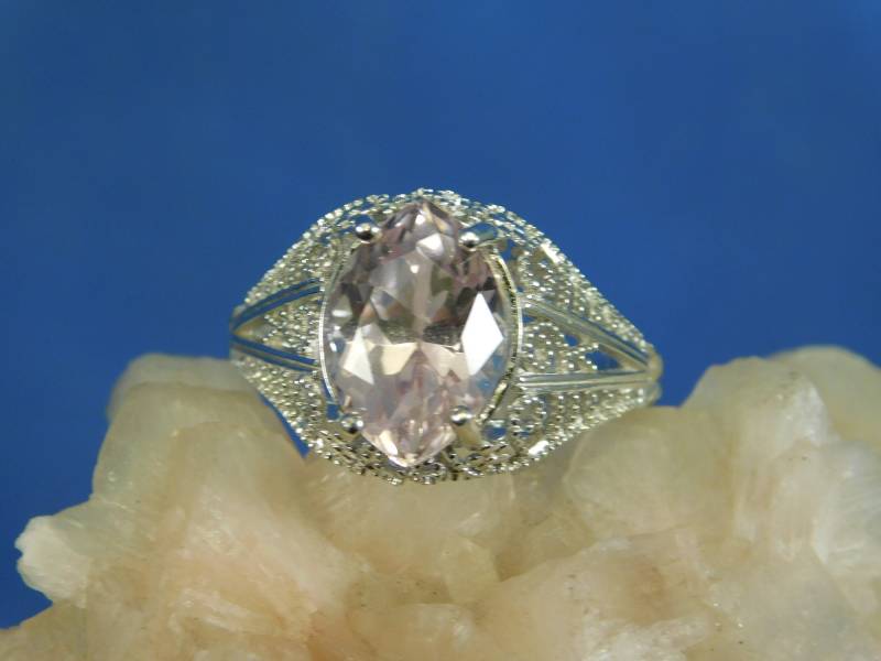 Riesiger 5.10 Ct. Marquise Kunzite Ring Art Deco Filigraner Sterling Silber Riesiger 5.10 Ct. Marquise Kunzite Ring Art Deco Filigraner Sterling Silber von TheMasterJeweler
