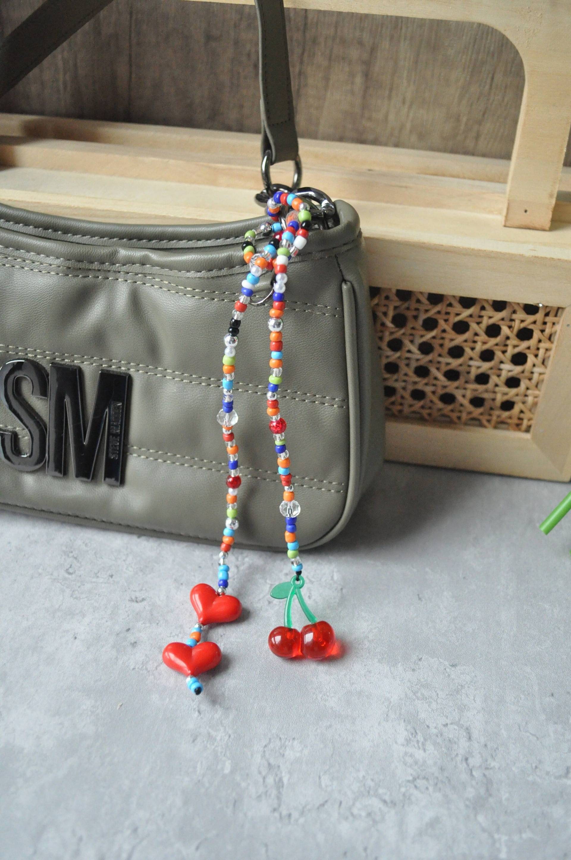 Personalisierter Perlen Taschenanhänger Herz & Kirsche Taschenanhänger Personalisierter Perlen Taschenanhänger Herz & Kirsche Taschenanhänger von TheMellys