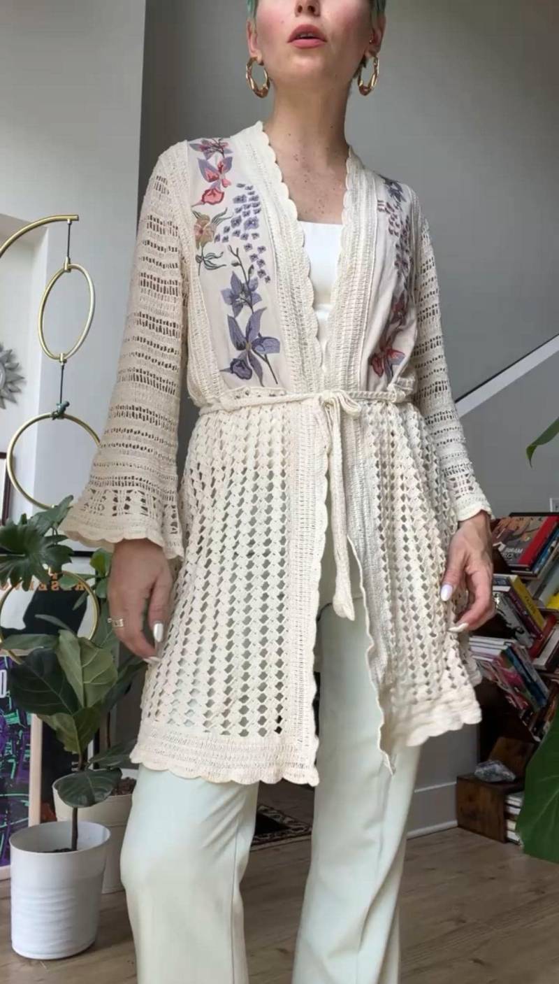 Vtg Y2K Gehäkelte Bestickte Robe Jacke von TheMetalRomanticShop