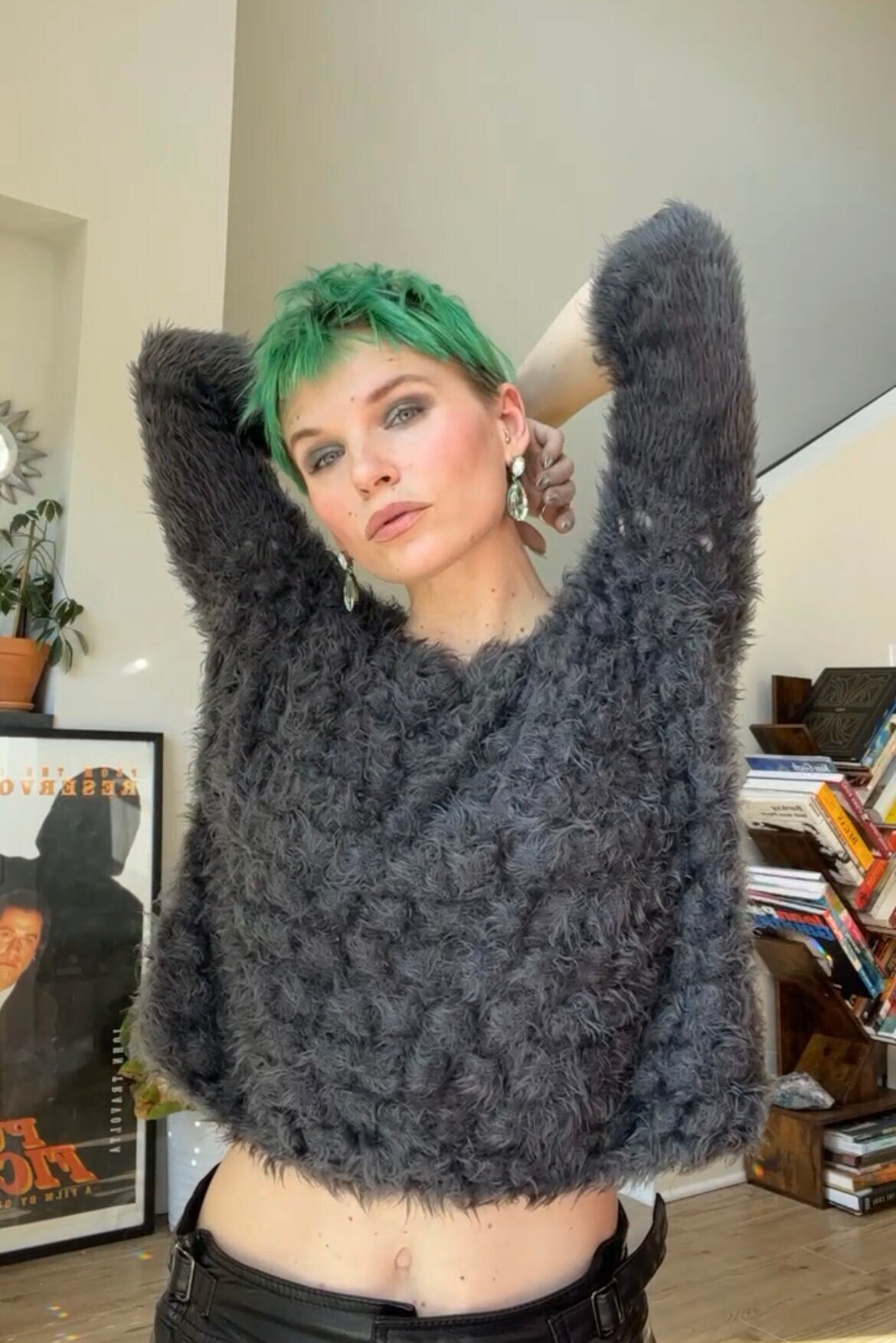 Vtg Y2K Guess Fuzzy Knit Cropped Pullover von TheMetalRomanticShop