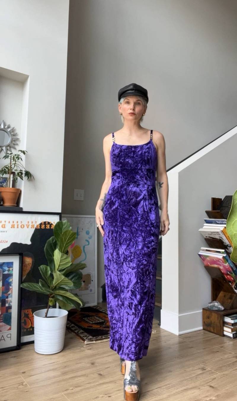 Vtg90Er Jahre Samt Kleid in Lila von TheMetalRomanticShop