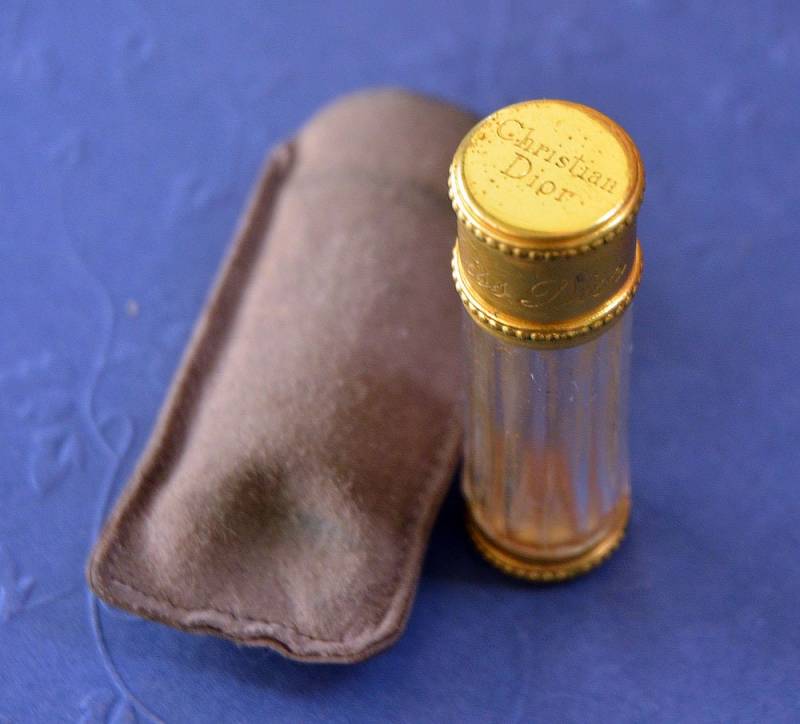 Vintage 1950Er Jahre Miss Dior Christian Französisch Haute Couture Make Up Parfüm Flasche Flacon Geripptes Glas Vergoldetes Metall Designer Made in von TheMetaphysicalStuff