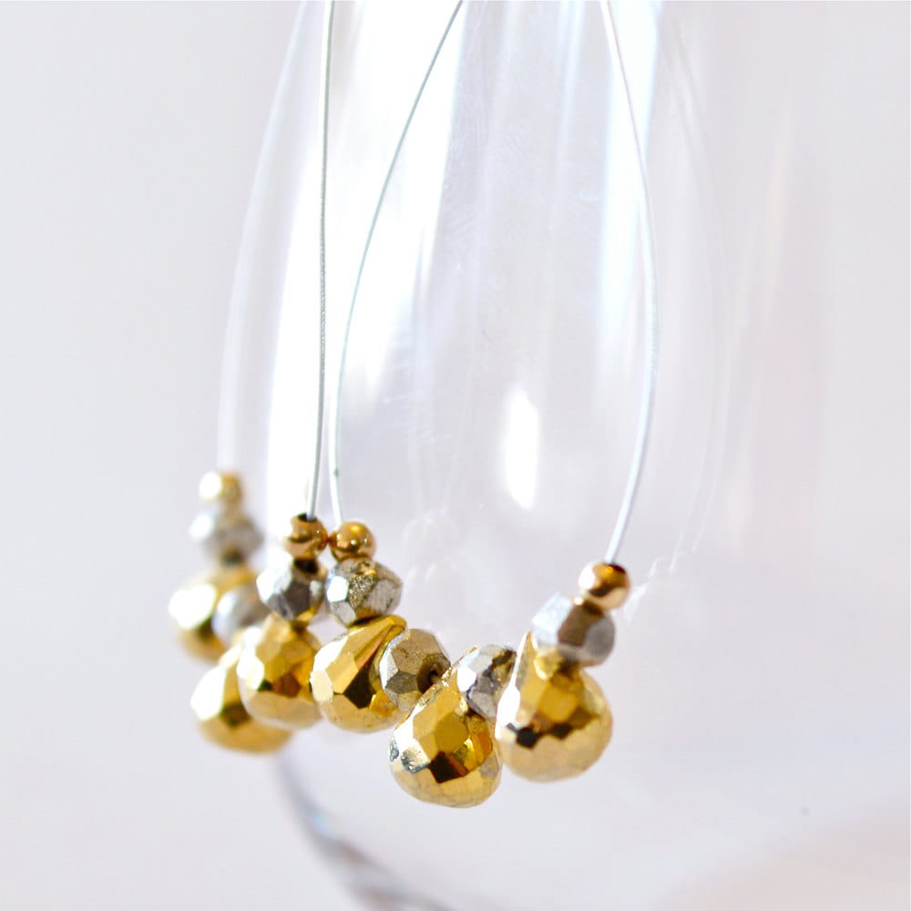 Pyrit Silber Gold Edelsteine Draht Creolen Sterling Silber, Edelstein-Tropfen-Ohrringe, Pyrit-Tropfen-Ohrringe Pyrit Silber Gold Edelsteine Draht Creolen Sterling Silber, Edelstein-Tropfen-Ohrringe, Pyrit-Tropfen-Ohrringe von TheMidnightBella