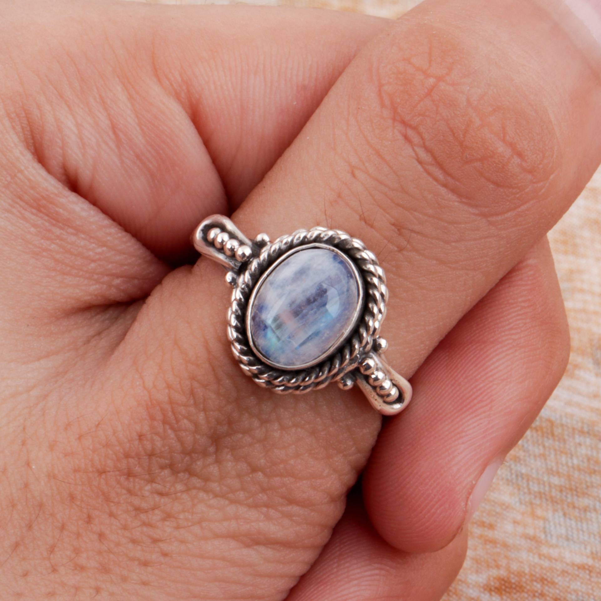 Weißer Regenbogen Mondstein Ring | Inspirierender Ehering 925 Massiv Silber Abschluss Geschenk Natürlichermoonstein von TheMinimalistCorners