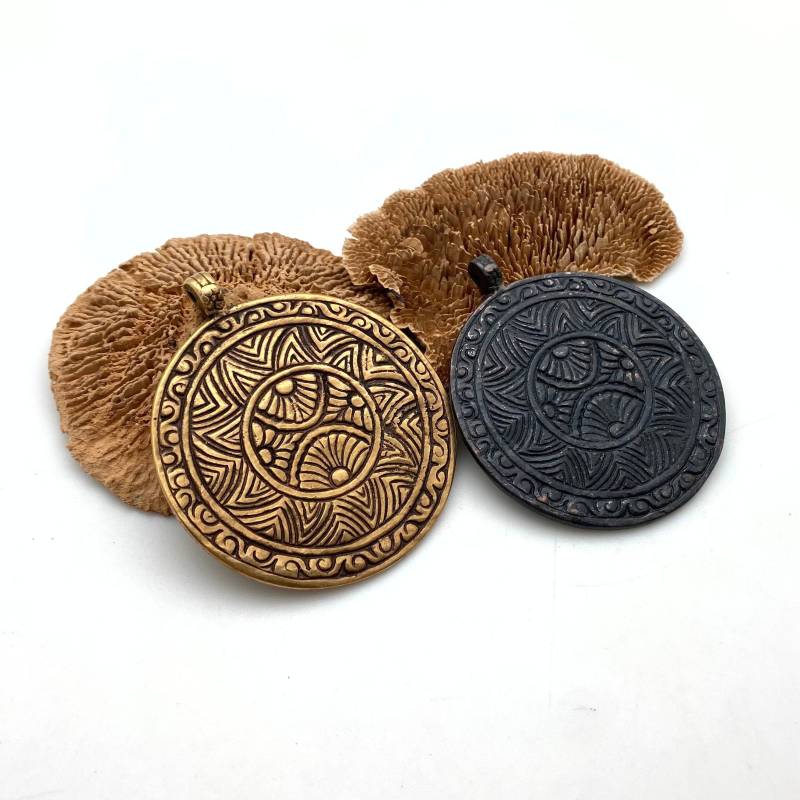 Großer Runder Massiver Blumen -/Sonnenanhänger | lbp10 von TheModAnt