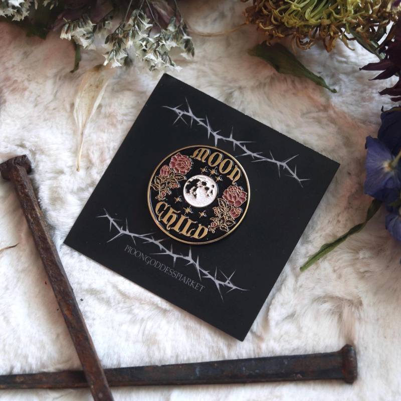 Mondkind Glitzer Emaille Pin | Handgemachte Gold Anstecknadel Copyright von TheMoonGoddessMarket