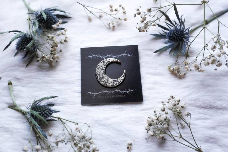Rose Moon Anstecknadel | Handgefertigt Witchy Occult von TheMoonGoddessMarket