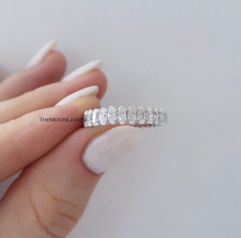 3.30Ct Oval Lab Diamond Hochzeitsband, Silber Diamant Full Eternity Band, Vintage Stapelring, Frauen Zartes Verlobungsband von TheMoonLights