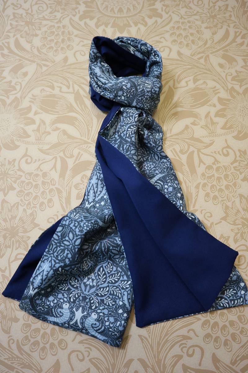 William Morris Halstuch Taube Und Rose Blau William Morris Halstuch Taube Und Rose Blau von TheMorrisRoom