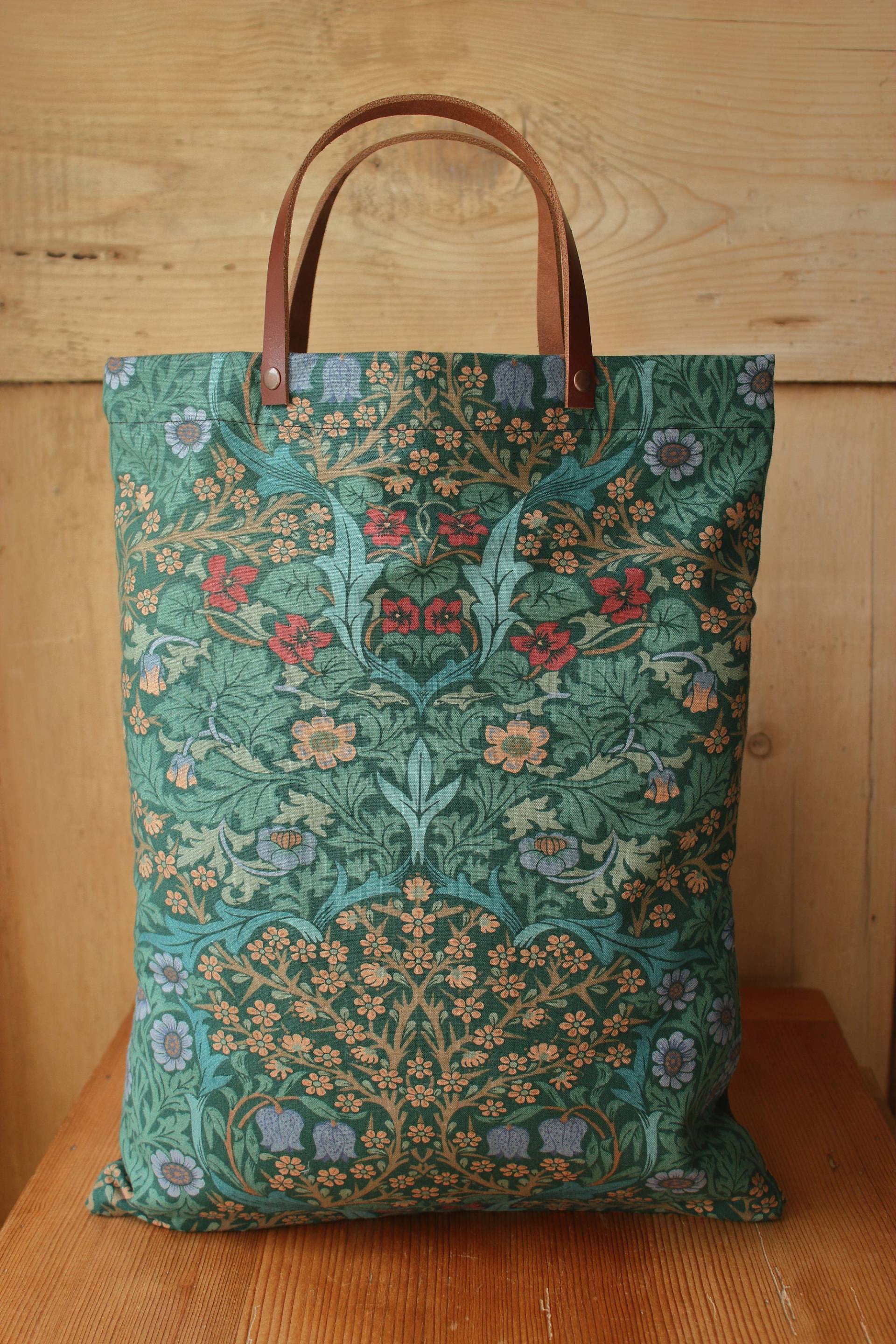 William Morris Leder Griff Kleine Einkaufstasche in Blackthorn William Morris Leder Griff Kleine Einkaufstasche in Blackthorn von TheMorrisRoom