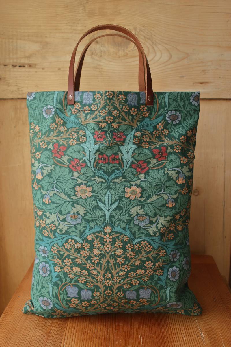William Morris Leder Griff Kleine Einkaufstasche in Blackthorn William Morris Leder Griff Kleine Einkaufstasche in Blackthorn von TheMorrisRoom