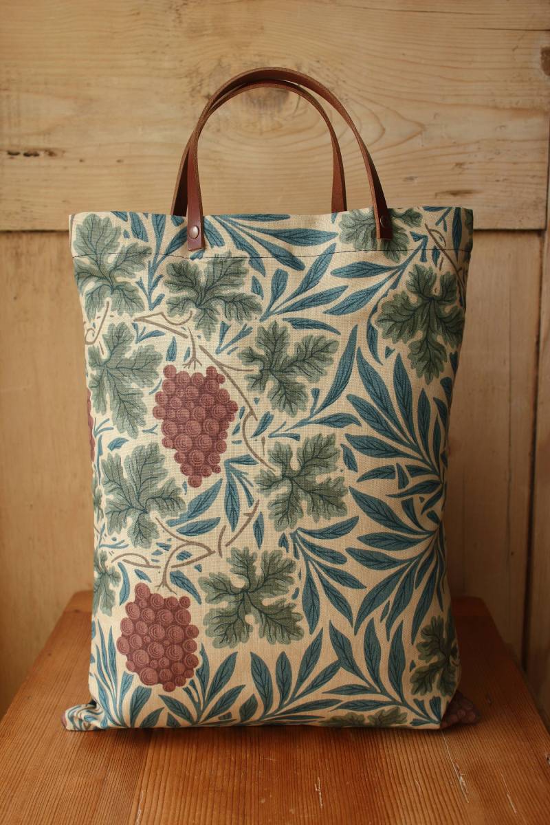 William Morris Lederhenkel Einkaufstasche in Vine Green William Morris Lederhenkel Einkaufstasche in Vine Green von TheMorrisRoom