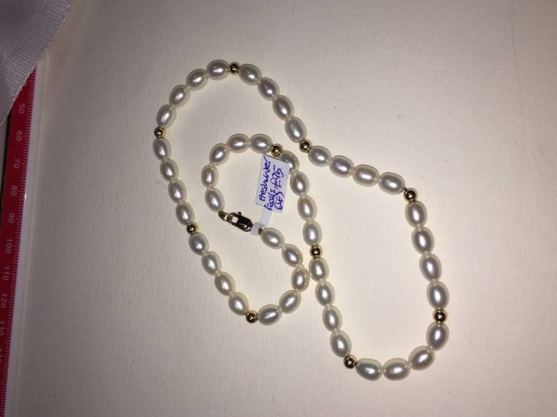 Chice 9Ct Süßwasserperlenkette Mit Verschluss Und Kügelchen von TheMouseyPad