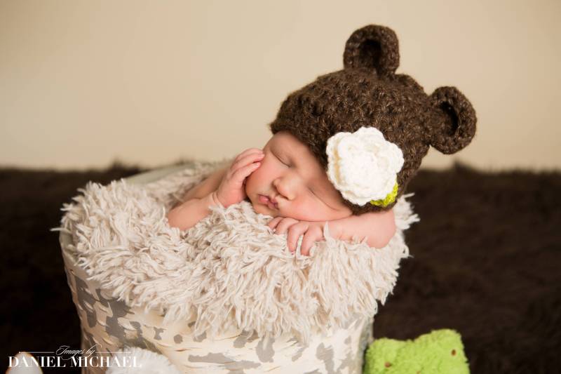 Baby-Bär-Mütze Mit Gehäkelten Blume - Baby Bär Hut Beanie Handgemachte Newborn 12 Mos von TheMulberryMoose