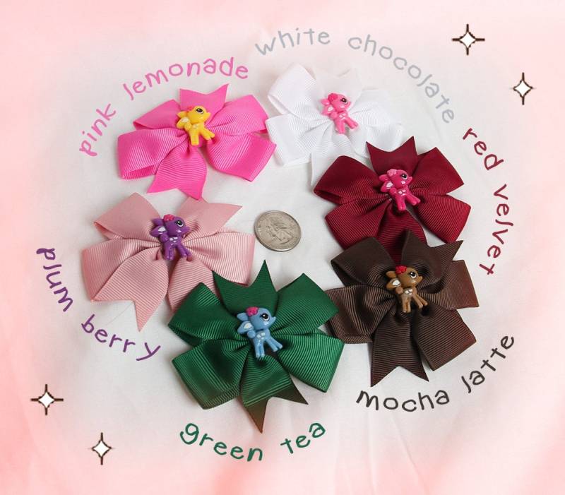 Süße Baby Doe Grosgrain Schleife Haarspange Süße Baby Doe Grosgrain Schleife Haarspange von TheMutinousMermaid