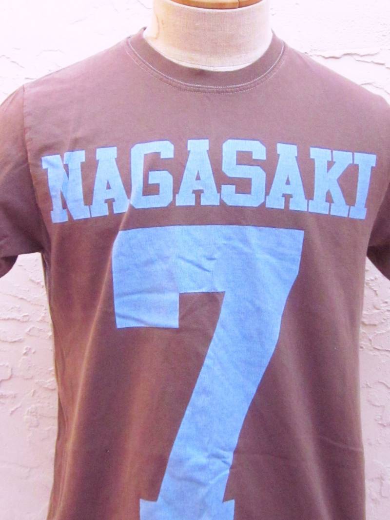 Jahrgang Nagasaki 7 Herren Schokolade Braun Mit Blauen Grafiken T-Shirt-Größe M von TheNerdBoyfriend