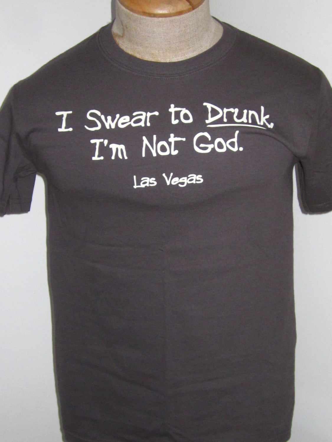 Vintage Las Vegas Grafik T-Shirt "Ich Schwöre Zu Betrunken, Ich Bin Nicht Gott" von TheNerdBoyfriend