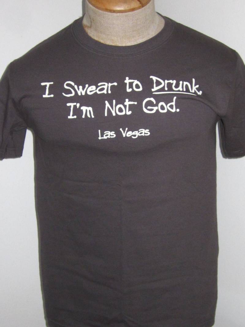 Vintage Las Vegas Grafik T-Shirt "Ich Schwöre Zu Betrunken, Ich Bin Nicht Gott" von TheNerdBoyfriend