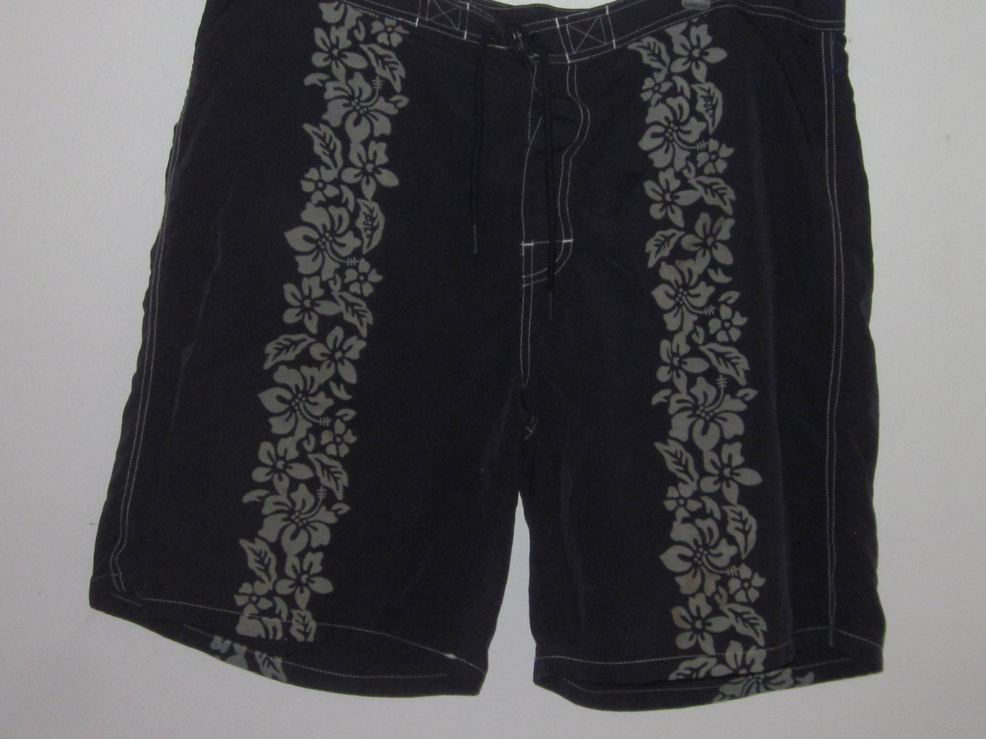 Vintage Ralph Lauren Polo Board Shorts Schwarze Badehose Mit Blumenmuster, Größe 38 von TheNerdBoyfriend