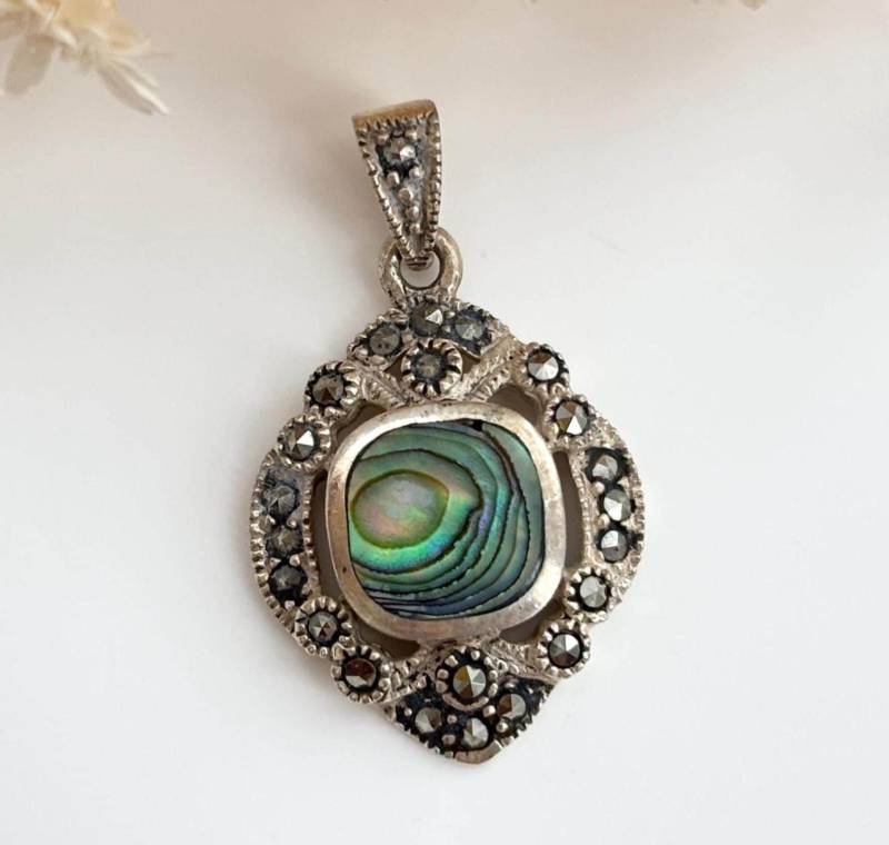 Abalone & Markasite Geschmückt Halbedelstein Lünette Set Sterling Silber 925 Vintage Statement Anhänger von TheNostalgiaHaus