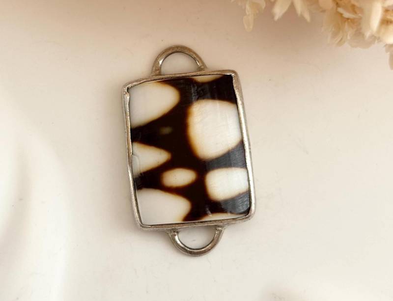 Erdnussholz Jaspis Kristallstein Rechteckig Teeny Tiny Sterling Silber 925 Kleiner Niedlicher Vintage Anhänger von TheNostalgiaHaus
