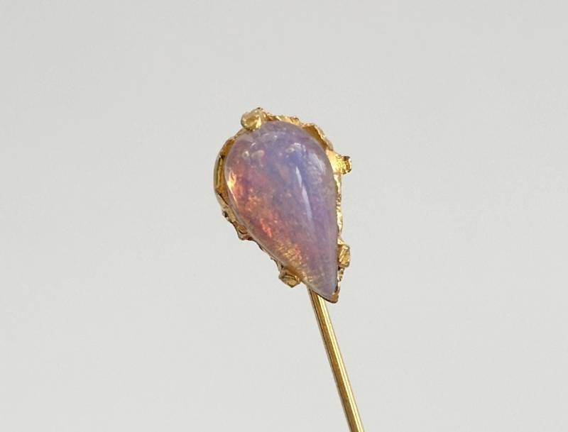 Faux Opal & Harz Goldfarbener Classic Vintage Stick Pin | Hutnadel Anstecknadel von TheNostalgiaHaus