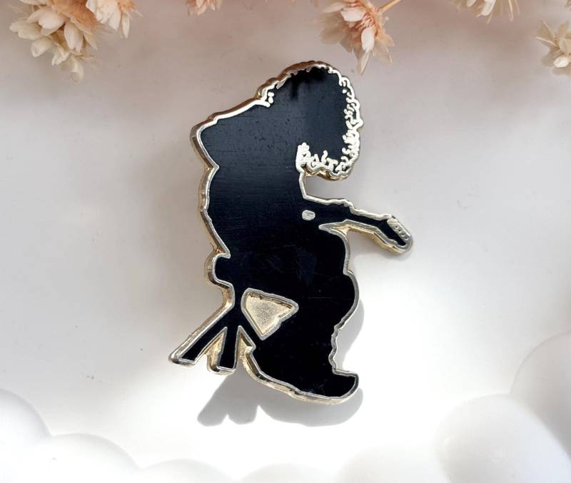 "Gitarrist Silber & Schwarz Vintage Sitzend "I Got My Way & You Yours" Signierter Winziger Doppelter Revers-Musik-Pin." von TheNostalgiaHaus