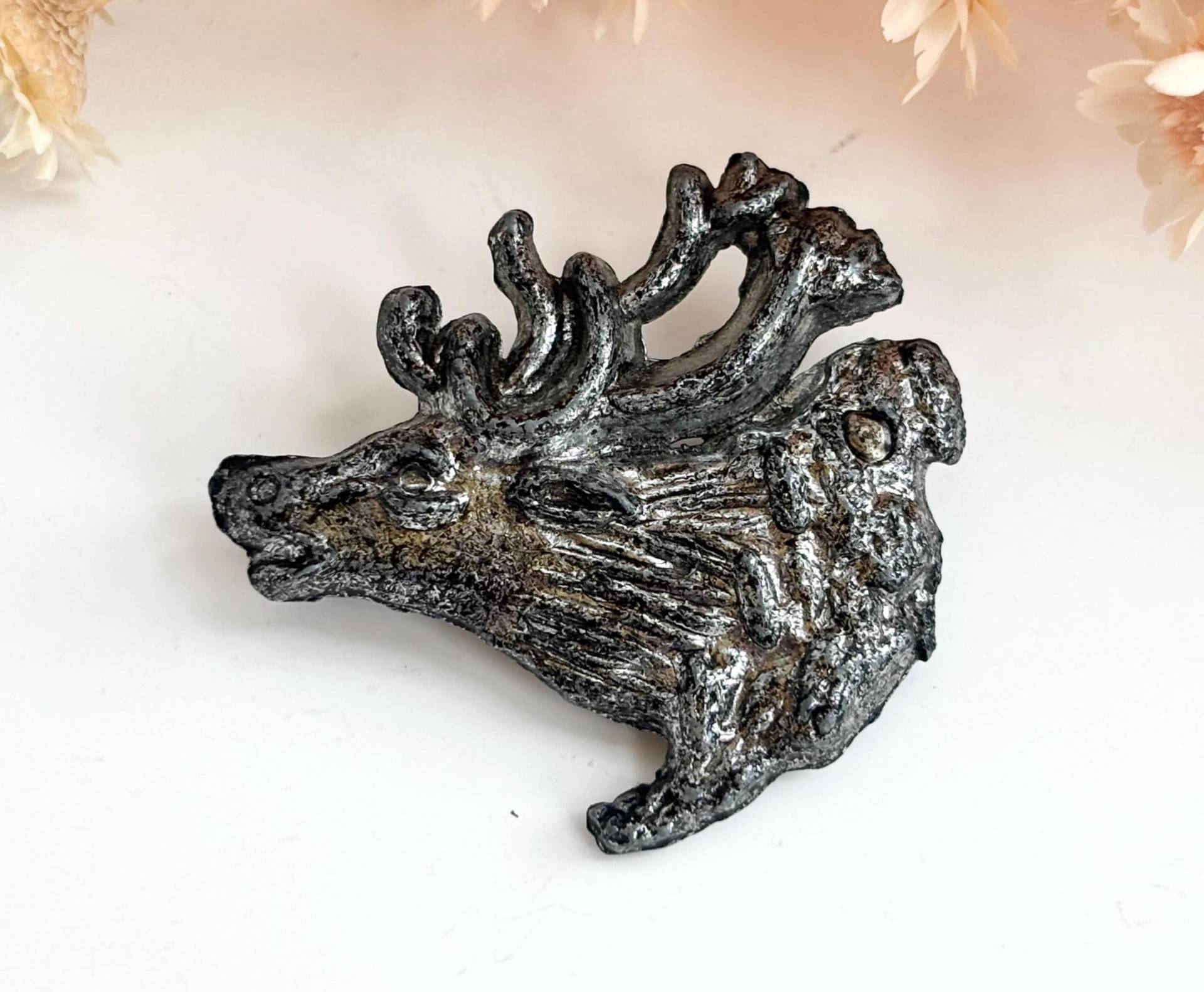 Hirsch Großes Reh Figural Silber Getönt Vintage Anstecknadel | Brosche von TheNostalgiaHaus