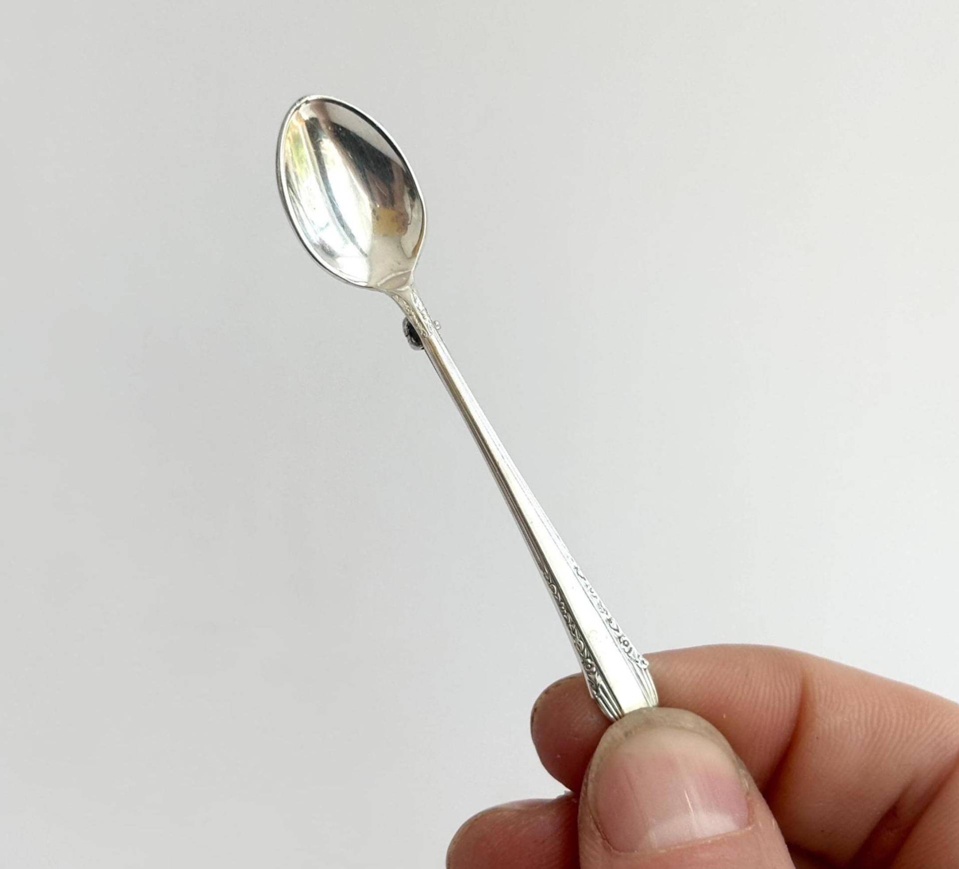 Kleine Salz Löffel Stieff Inpsired Sterling Silber Vintage Strukturierte Brosche Anstecknadel von TheNostalgiaHaus