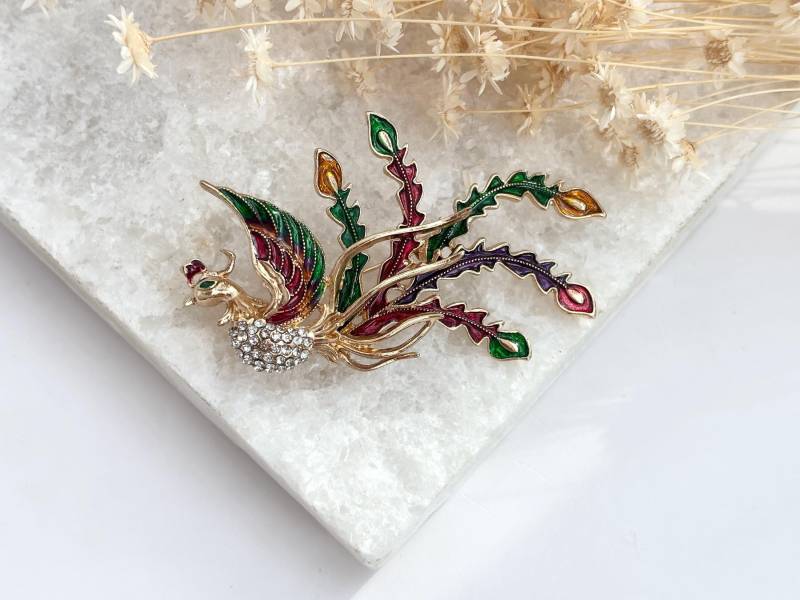 Multi Farbe Emaille Gold Toned Strass Vogel Geformt Avian Vintage Brosche von TheNostalgiaHaus
