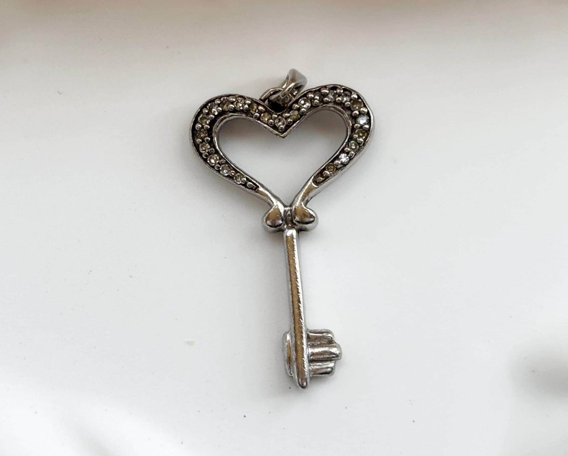 Old School Schlüssel Geformt Cz Edelstein Herz Sterling Silber 925 Vintage Anhänger von TheNostalgiaHaus