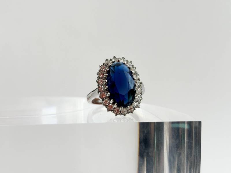 Oval Cut Blau Strass Vintage Klassisch Cocktail Ring - Sz 9, 25 von TheNostalgiaHaus